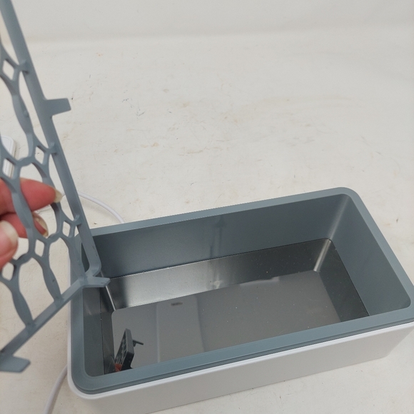 Cahot UV Light Sanitizer Portable Box Wireless Phone Charging Model UM-T20 - Picture 5 of 13